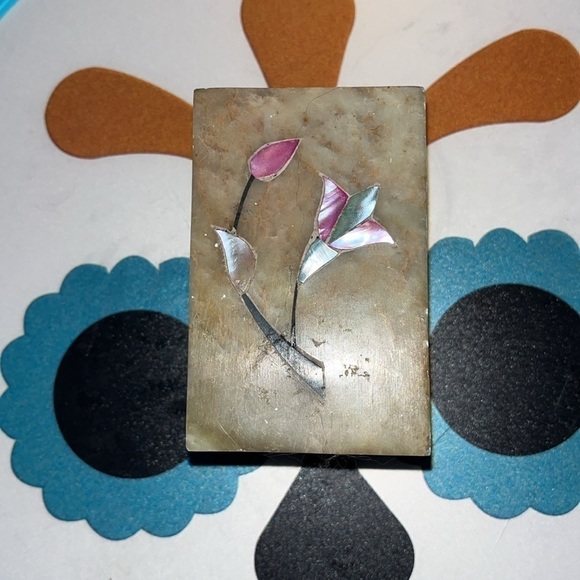 Vintage Soapstone Jewelry Box with Mother of Pearl Inlay - Picture 6 of 6